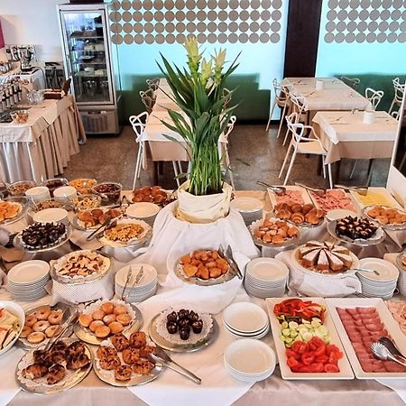 Hotel Bristol Линяно Сабиадоро Екстериор снимка