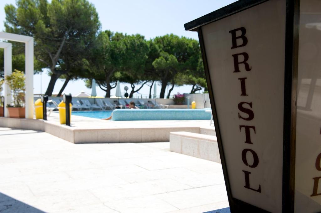 Hotel Bristol Линяно Сабиадоро Екстериор снимка