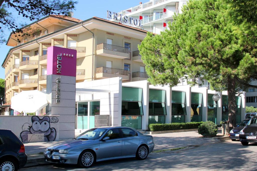 Hotel Bristol Линяно Сабиадоро Екстериор снимка
