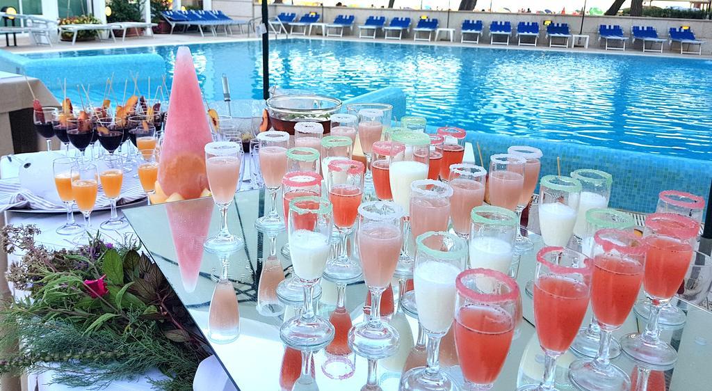 Hotel Bristol Линяно Сабиадоро Екстериор снимка