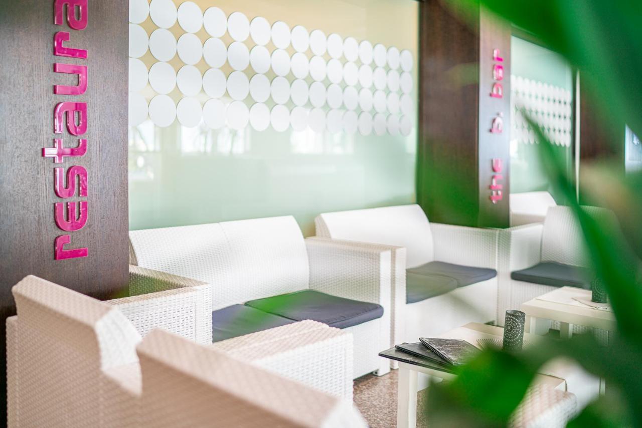 Hotel Bristol Линяно Сабиадоро Екстериор снимка